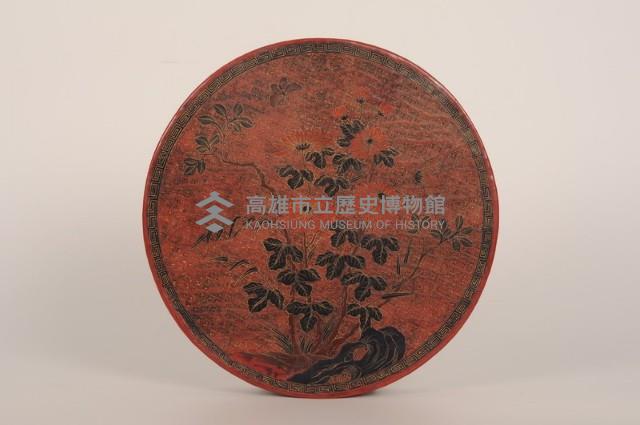 朱漆戧刻錦地菊花紋圓盒藏品圖，第4張