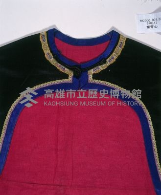 黑緞地大襟彩繡花蝶紋女童馬甲藏品圖，第4張