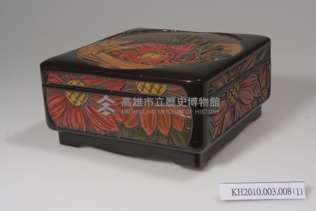 雕刻彩繪花卉紋方形漆盤藏品圖，第7張