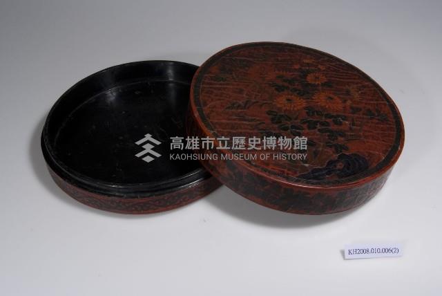 朱漆戧刻錦地菊花紋圓盒藏品圖，第3張