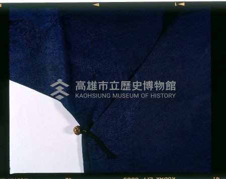 深青提花緞地團龍大襟馬蹄袖袍藏品圖，第3張
