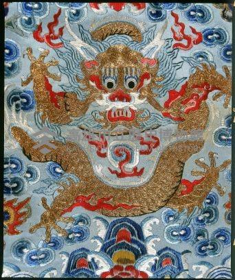 天青緞地金繡龍鳳紋馬面裙藏品圖，第3張