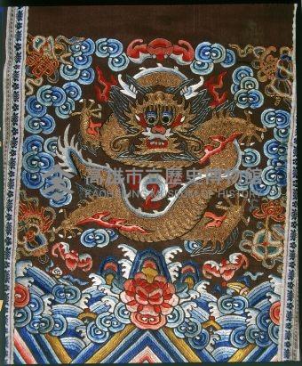 深棕緞地金繡龍鳳紋馬面裙藏品圖，第2張