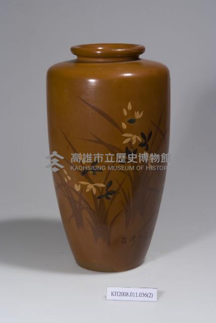 黃漆「台湾の名蘭」紋漆瓶藏品圖，第2張