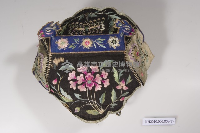 黑緞地脊厝雙鹿立體造型童帽藏品圖，第2張