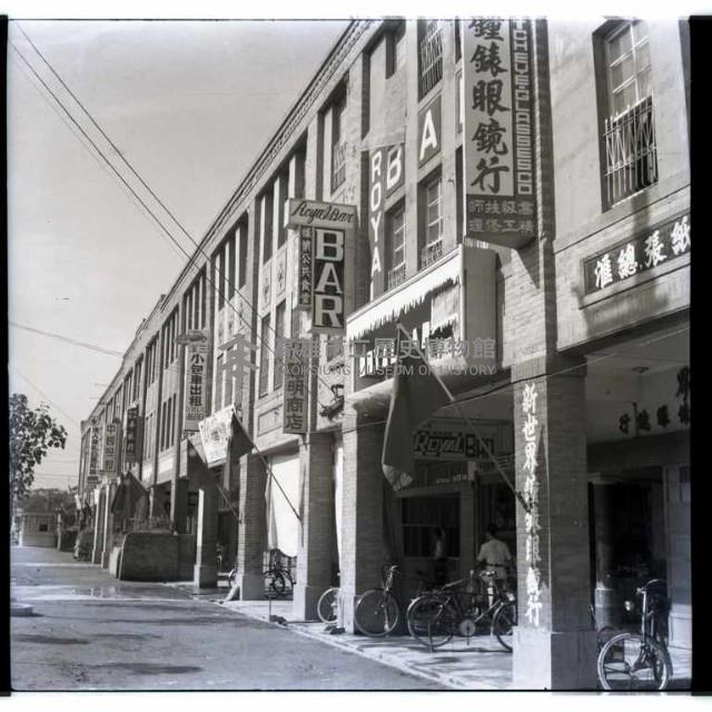 高雄市七賢三路的酒吧藏品圖，第1張