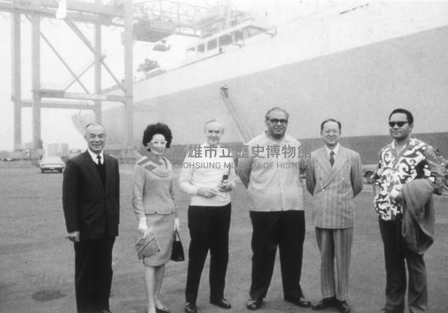 東加王國杜悟勒哈克親王蒞高雄港參觀藏品圖，第1張