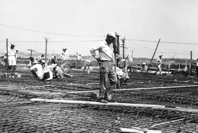 香蕉冷氣庫二樓樓板及縱橫梁鋼筋佈筋工作施工藏品圖，第1張