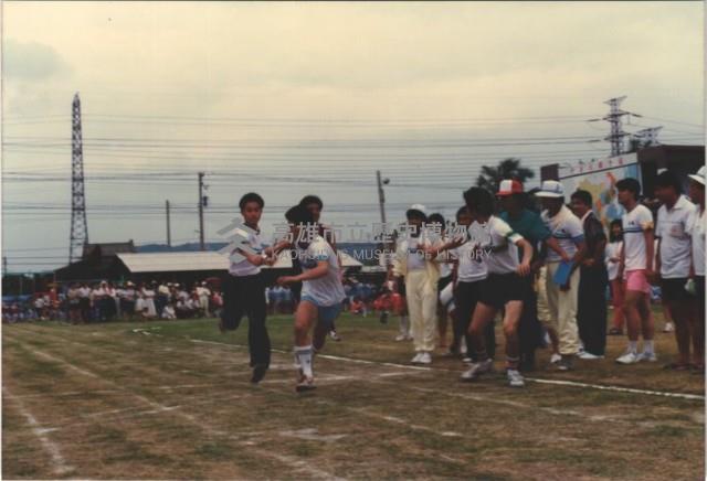 高雄市小港區鳳鳴國民小學學校暨社區聯合運動會－大隊接力比賽-1藏品圖，第1張