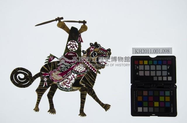 皮影戲偶右男騎-老武生騎虎（偶身）藏品圖，第1張