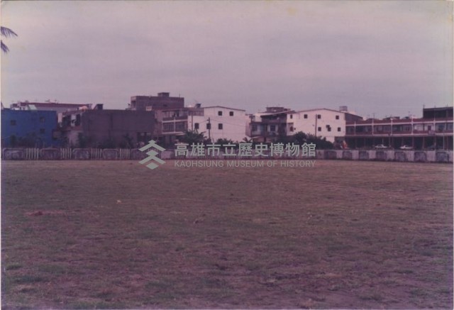鳳鳴國小學校空地藏品圖，第1張