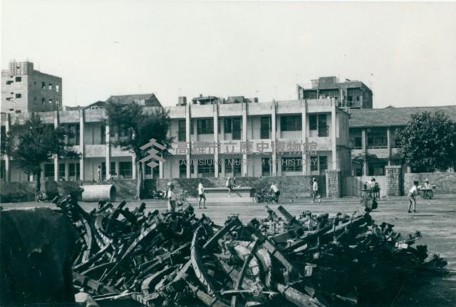 高雄市立鹽埕國民小學校園景觀-3藏品圖，第1張