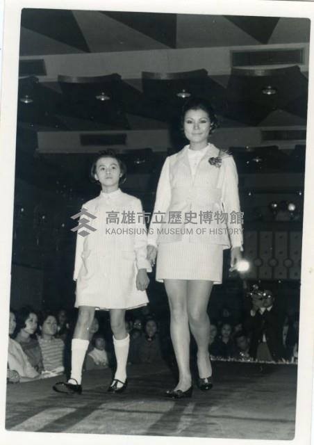 高雄國際婦女會首創慈善服裝發表會-20藏品圖，第1張