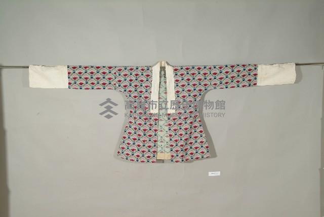 白棉地幾何印花女衫藏品圖，第1張