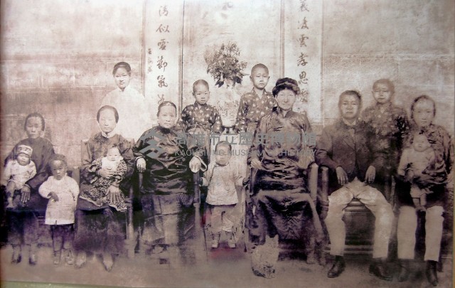 述古堂家族合照藏品圖，第1張