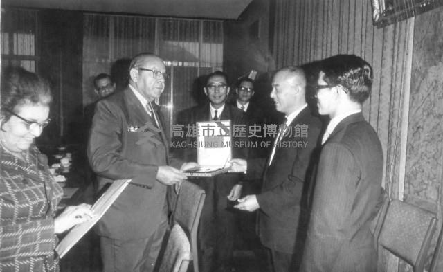 多明尼加副總統高義戈蒞高雄港參觀藏品圖，第1張