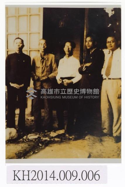 東華皮影戲團於仁武庄役場合影藏品圖，第1張