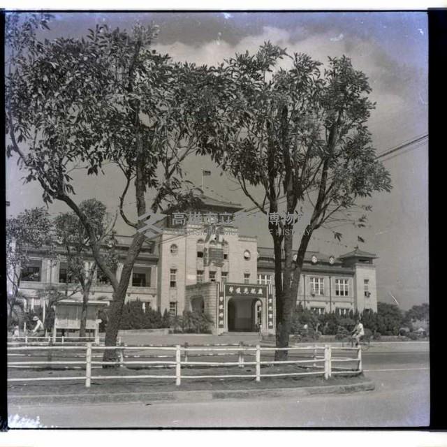 高雄市政府前藏品圖，第1張