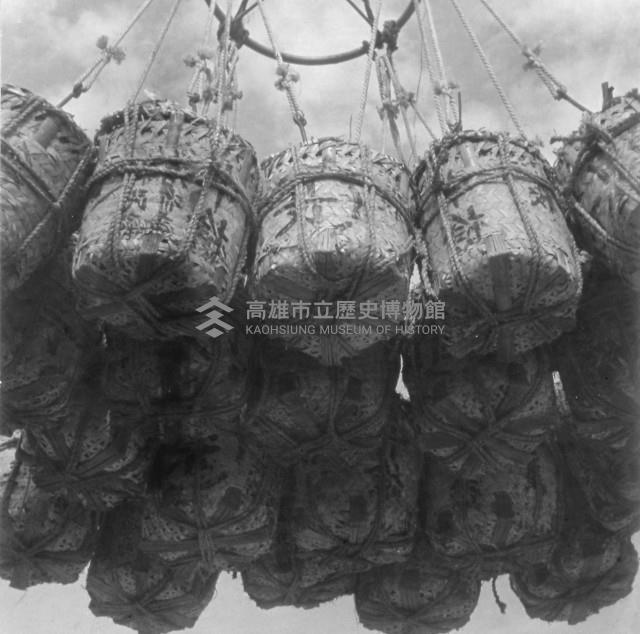 簍裝香蕉吊離碼頭裝船藏品圖，第1張