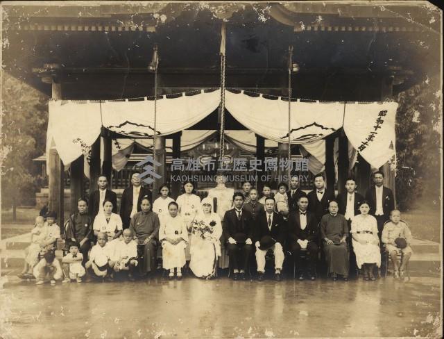 高雄神社前結婚家族照藏品圖，第1張