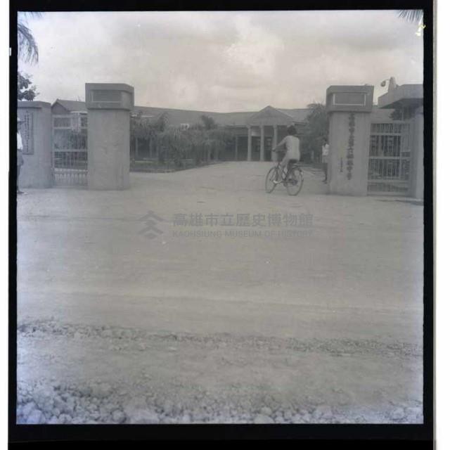 高雄市六中校門口藏品圖，第1張