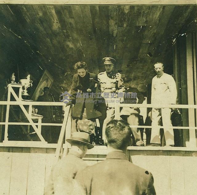 蔣介石主席暨夫人蒞臺參加光復一週年紀念大會照片-4藏品圖，第1張