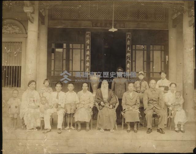 旗山莊氏家族合照藏品圖，第1張