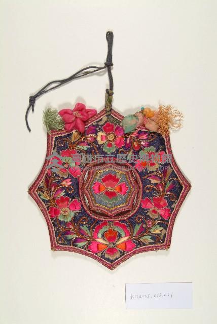 雙色緞地八卦彩繡掛飾藏品圖，第1張