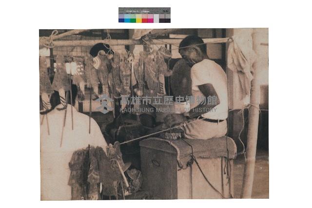 許福宙擔任「金連興皮影戲團」後場照藏品圖，第1張