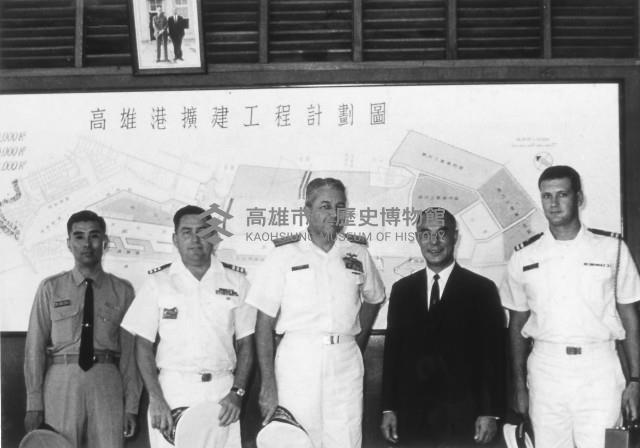 美國海軍第七艦隊兩棲作戰司令蒞臨高雄港務局藏品圖，第1張
