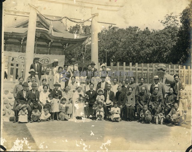 旗山神社前結婚家族照藏品圖，第1張