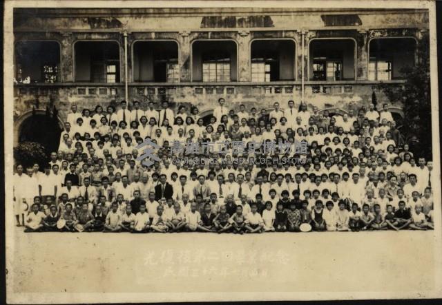 旗山國小畢業師生合照藏品圖，第1張