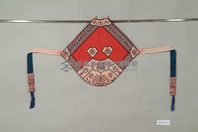 紅棉地生命樹花鳥十字繡肚兜藏品圖，第1張