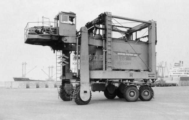 貨櫃跨載機藏品圖，第1張