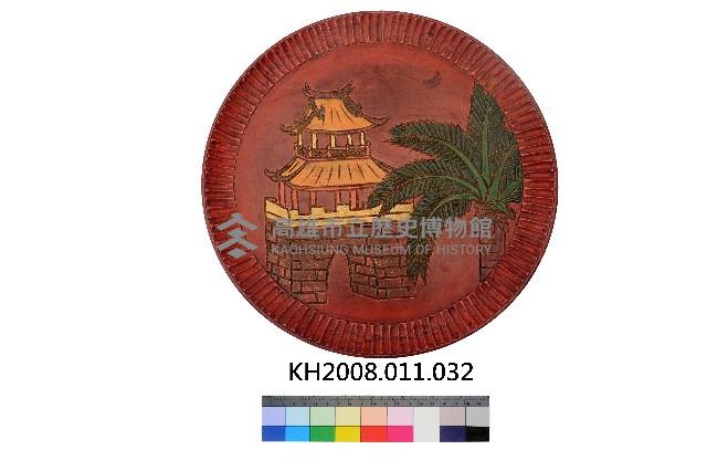 朱漆雕刻彩繪古城門圖紋圓盤藏品圖，第1張