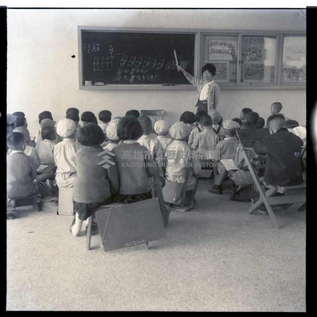戰後初期學生上課情景藏品圖，第1張