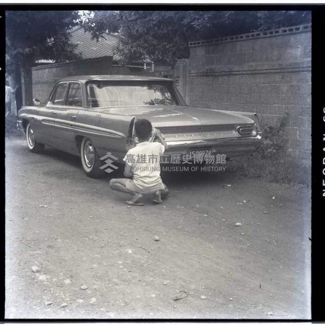 擦市長座車的小孩藏品圖，第1張