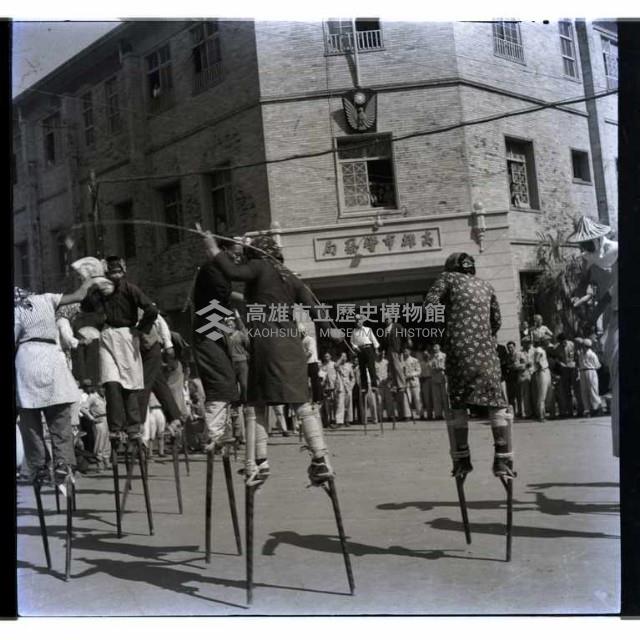 踩高蹺藏品圖，第1張