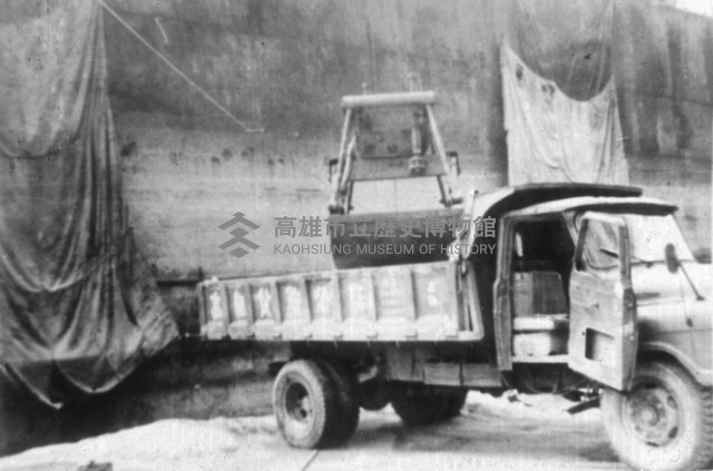 散裝肥料用抓斗裝卸卡車藏品圖，第1張