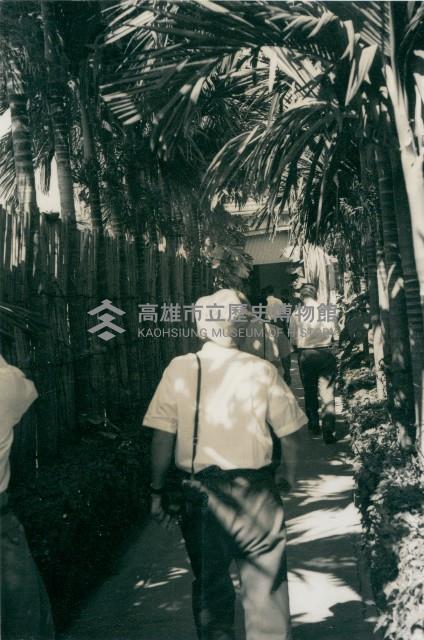 高雄市郊外洋蘭栽培家李金盛邸玄關藏品圖，第1張