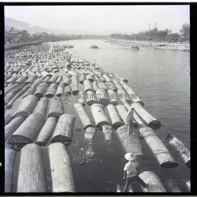 愛河上的原木藏品圖，第1張