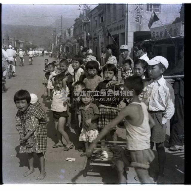 看熱鬧小孩藏品圖，第1張