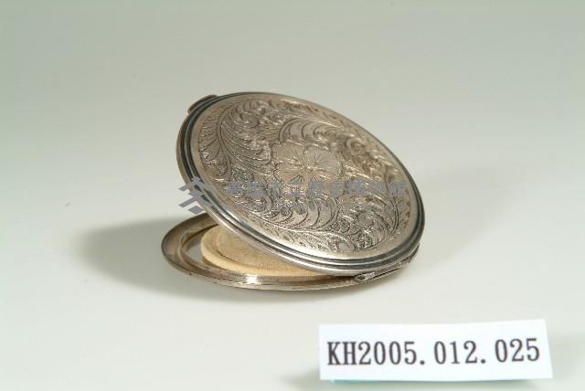 銀雕花葉紋粉餅盒藏品圖，第1張