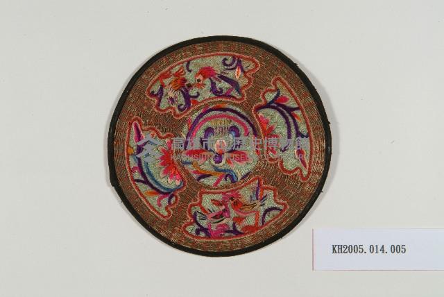 淺綠綢地盤金彩繡花鳥看花片藏品圖，第1張