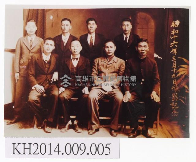 日治時期東華皮影戲團參加勞軍演出後合影藏品圖，第1張