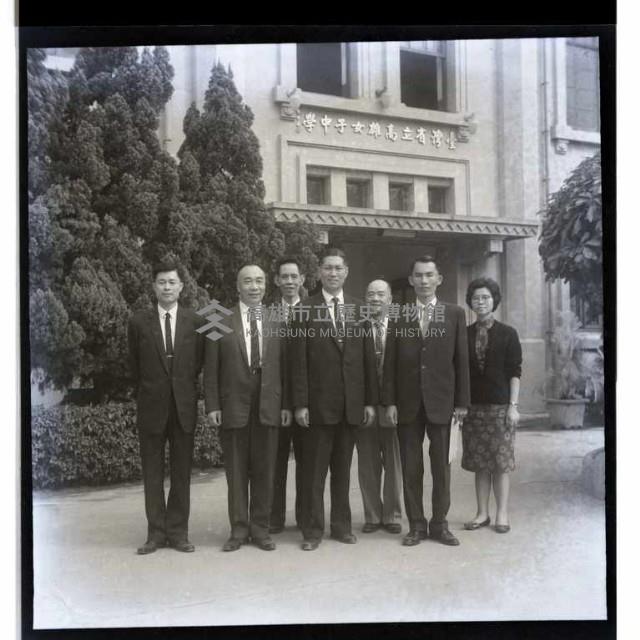台灣省教育廳廳長潘振球來高雄市巡視學校藏品圖，第1張