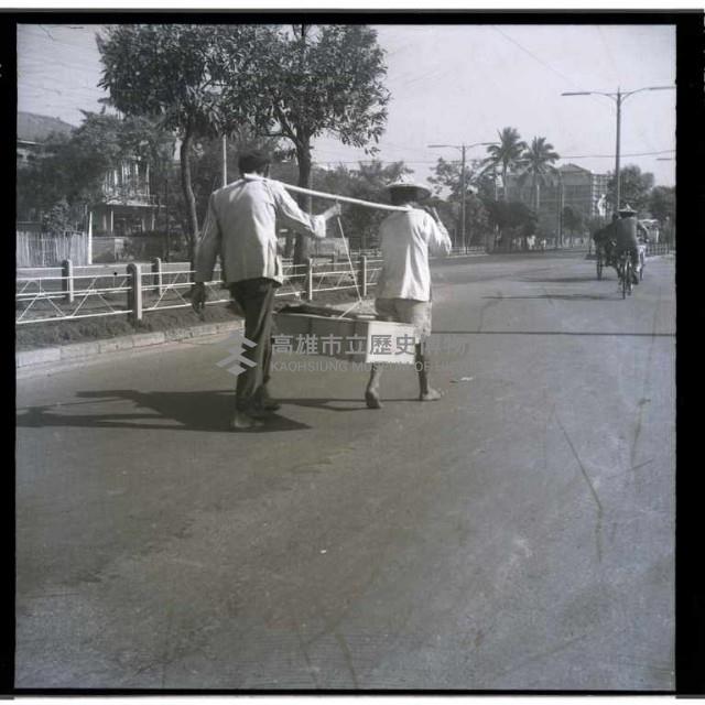 抬棺的人藏品圖，第1張