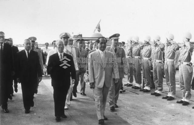 菲律賓總統賈西亞蒞高雄港務局參觀藏品圖，第1張