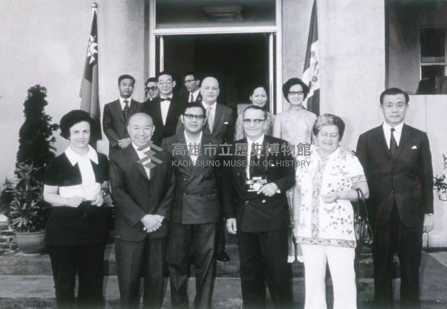 瓜地馬拉副總統卡瑟斯及夫人蒞高雄港參觀藏品圖，第1張