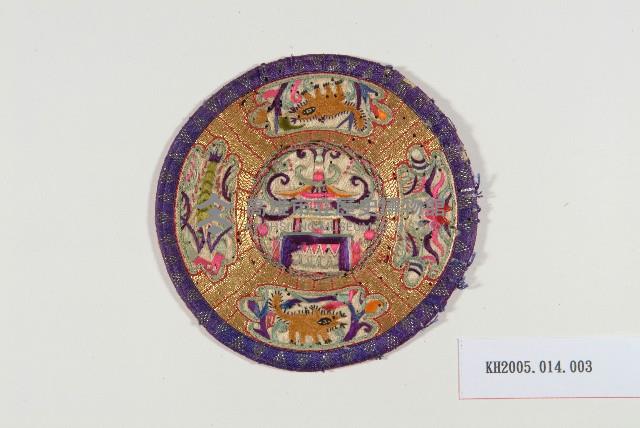 米白緞地盤金彩繡樓閣看花片-3藏品圖，第1張